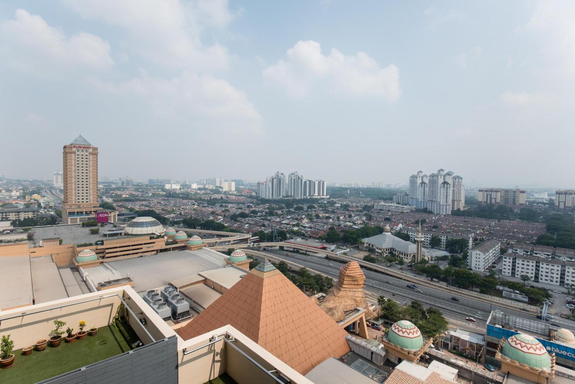 Resort Suites At Bandar Sunway Petaling Jaya Exterior foto